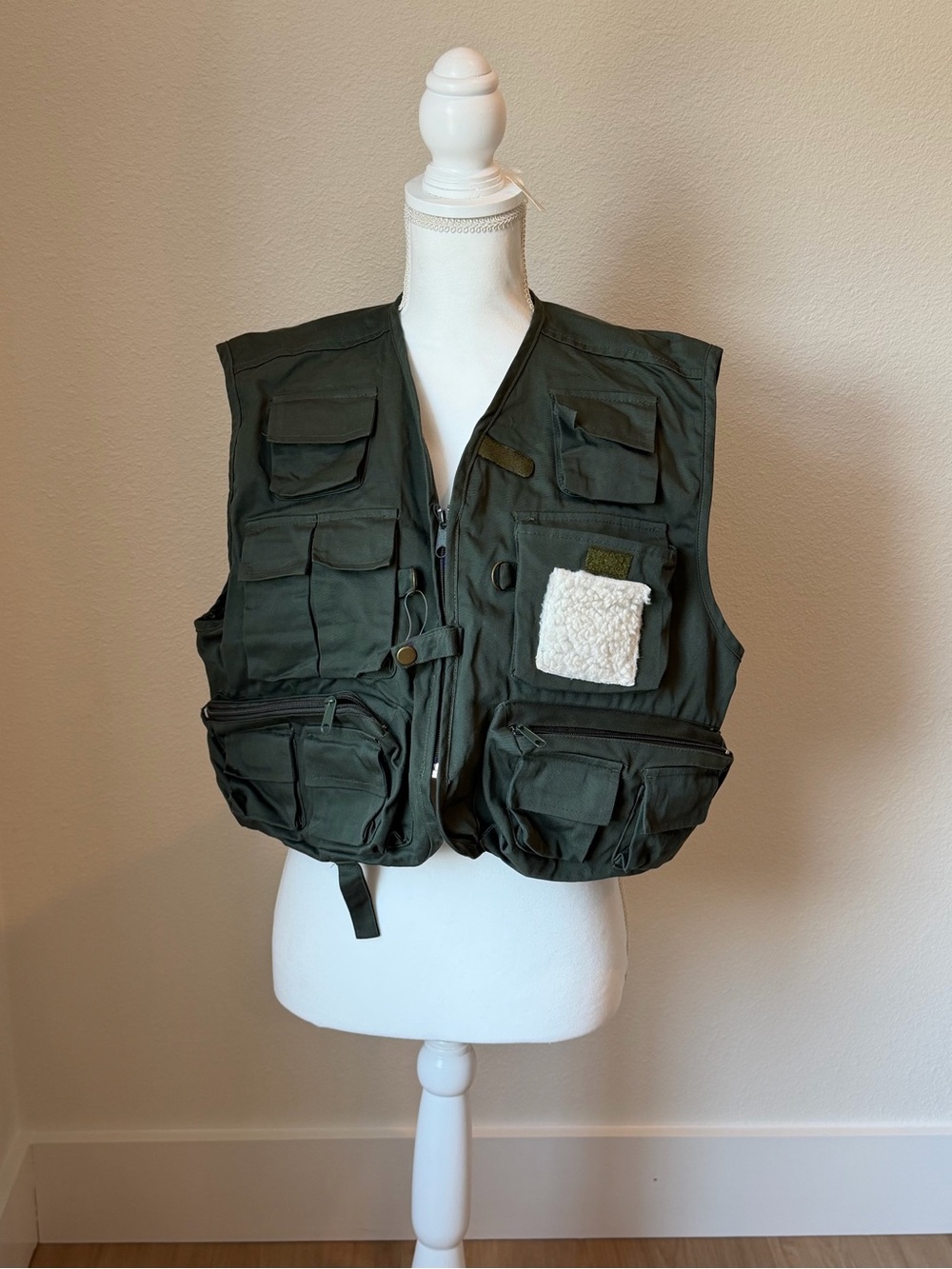 White river Utility Fishing Vest in Olive Green size M